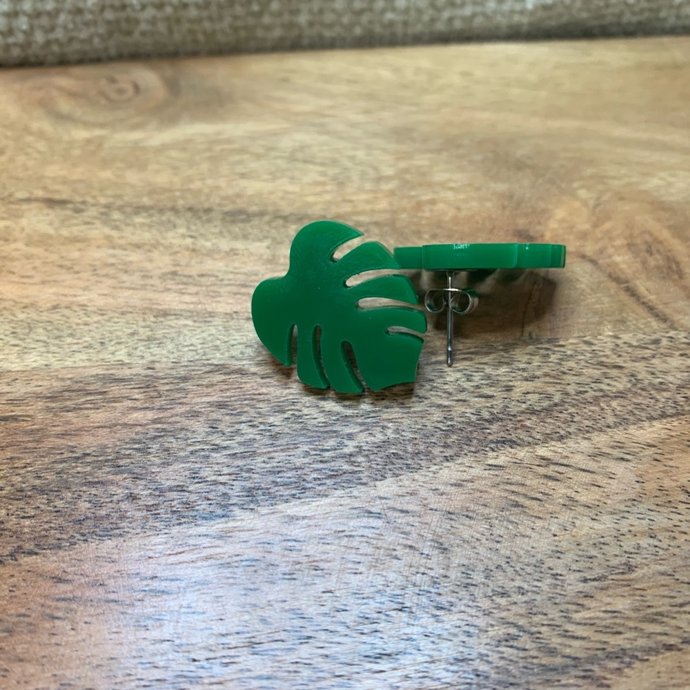 Monstera leaf studs